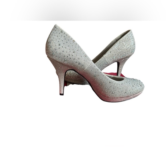 NIB SILVER RHINESTONE HIGH HEELS SIZE 9 - Picture 1 of 6
